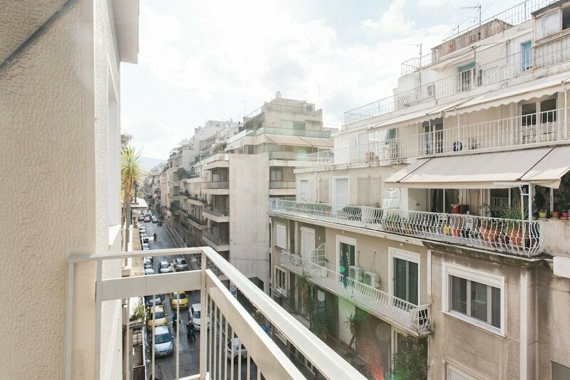 Гостиница Explore Athens with 2 Bedroom Condo в Афинах