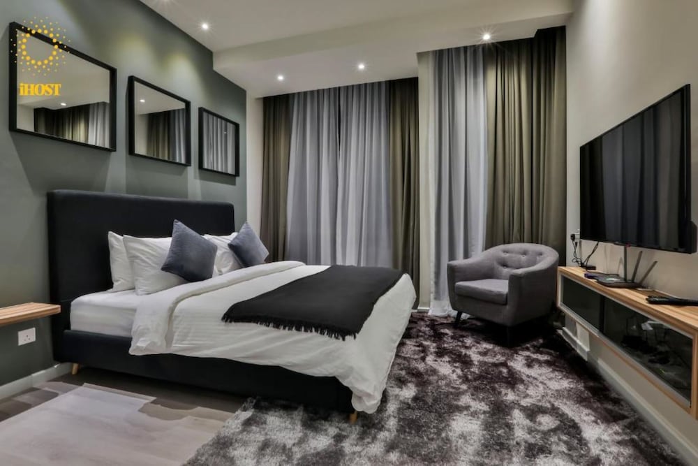 Фото Expressionz Suites by iHost Global