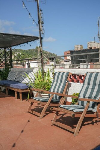 Гостиница Mana Mana Youth Hostel в Тосса-де-Маре
