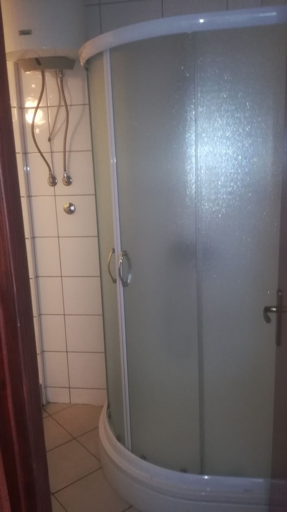 Фото Rooms Garden - Hostel