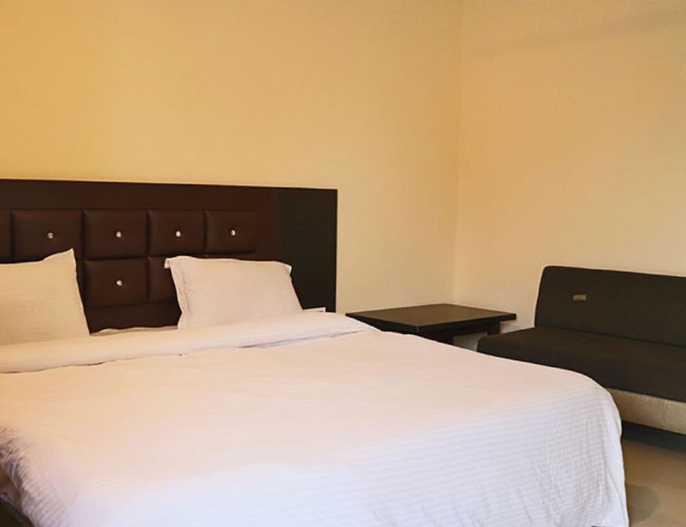 Фото Hotel Mandavgarh Residency