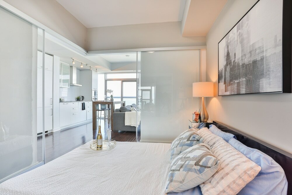 Фото Luxury Lakeview Skyscraper by Cn Tower