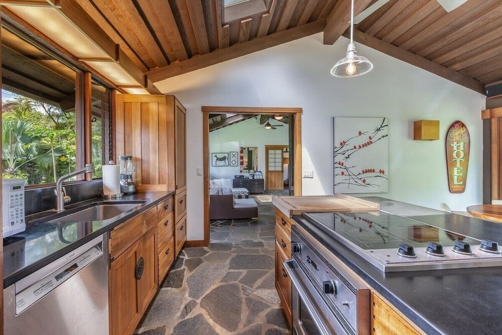 Фото Hale Maluhia Hanalei 1 Bedroom Home by Redawning