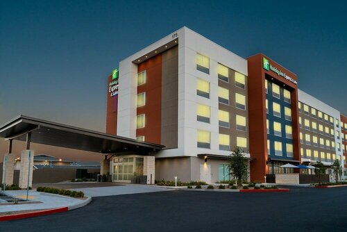 Гостиница Holiday Inn Express & Suites Las Vegas - E Tropicana, an Ihg Hotel