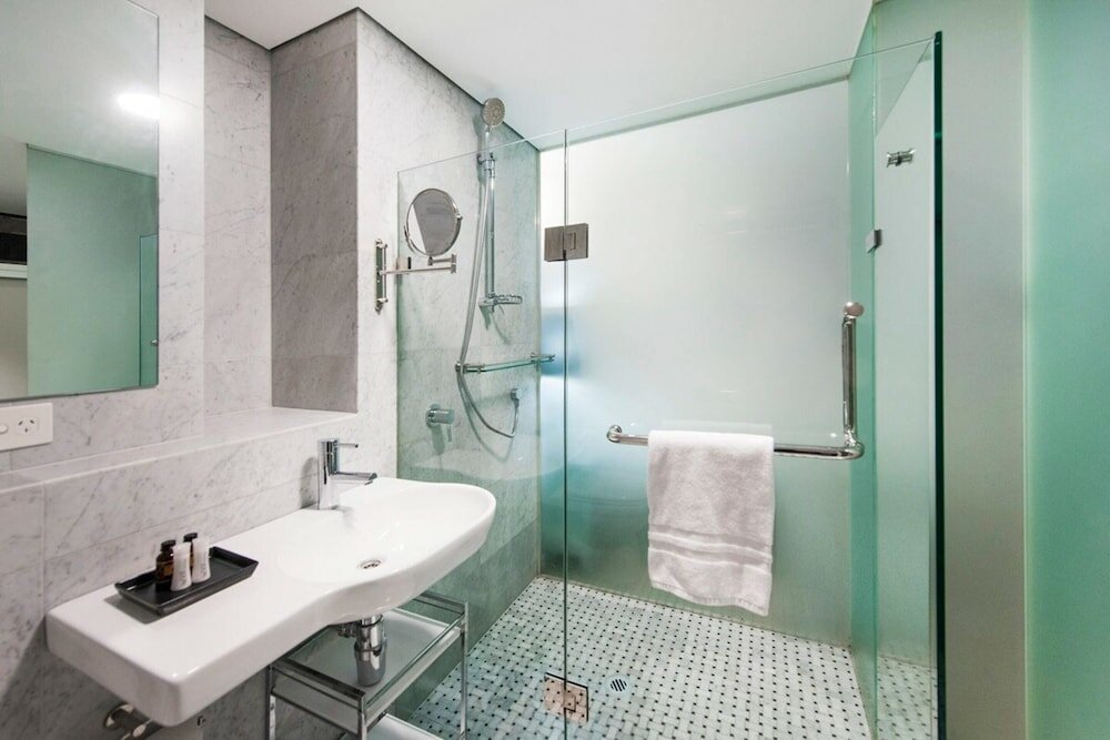 Фото Elegant 1 Bedroom Hotel Room in the City