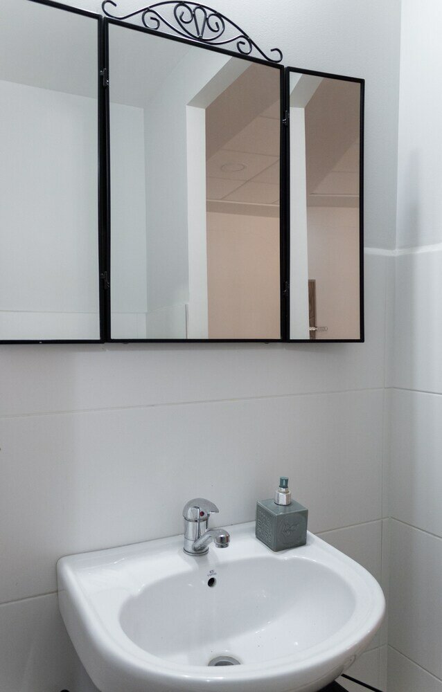 Фото Modern Downtown 3br by Ahlan Hospitality