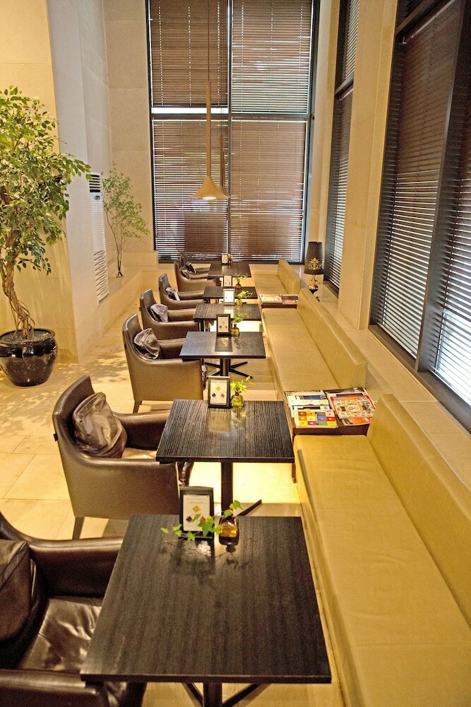 Фото The Riverside Hotel