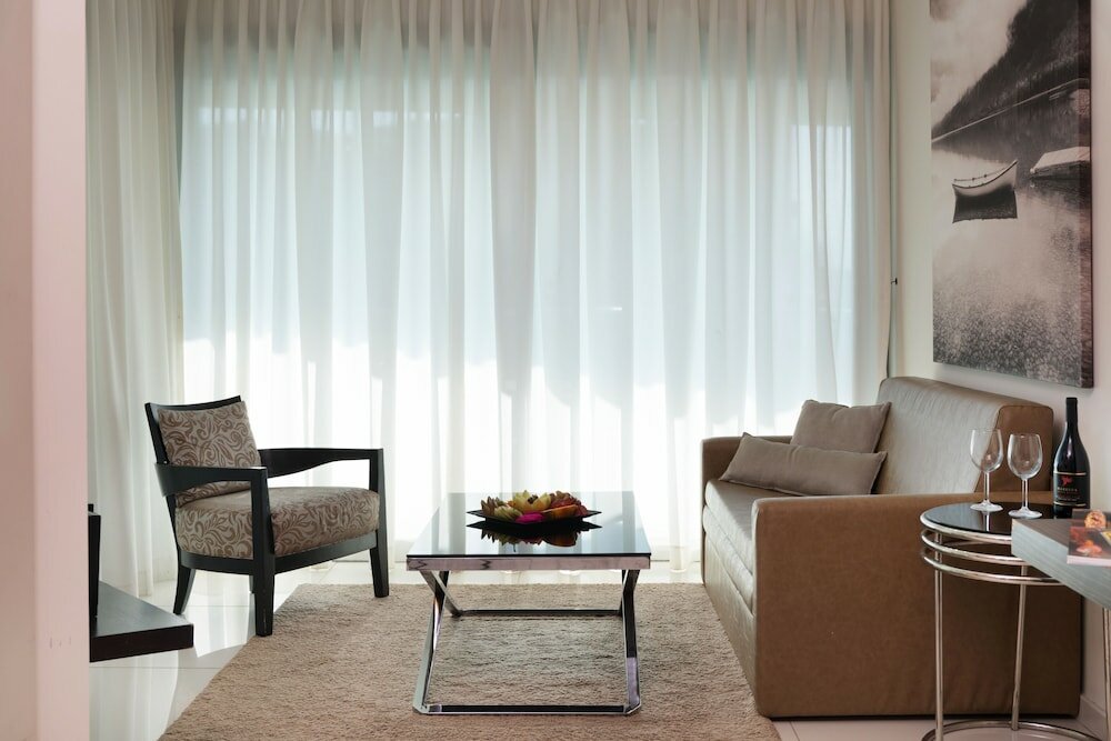 Фото West All Suite