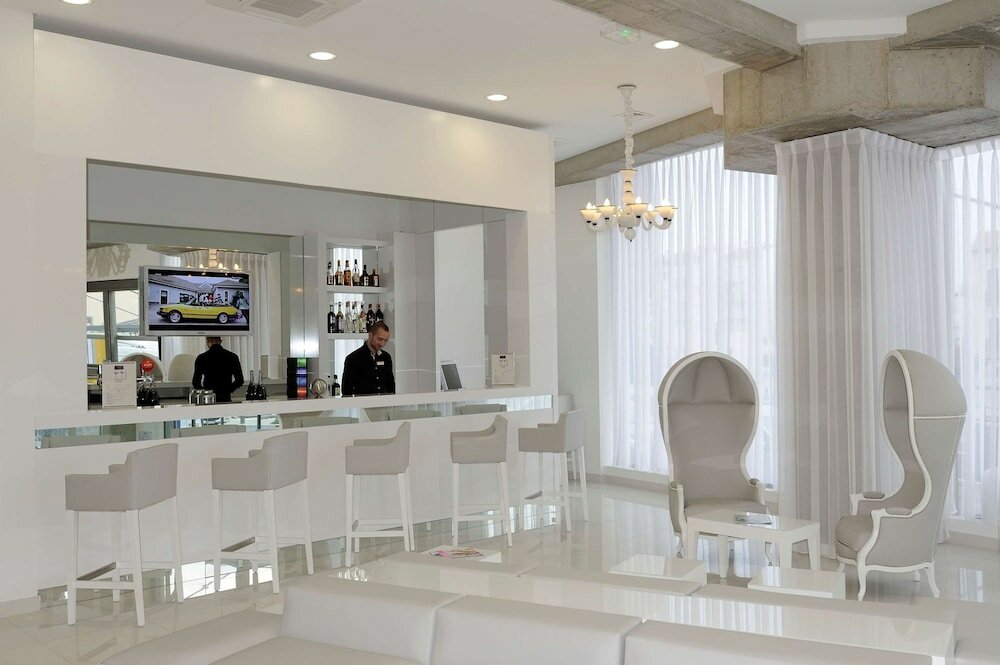 Фото Kyriad Prestige Perpignan Centre Del Mon