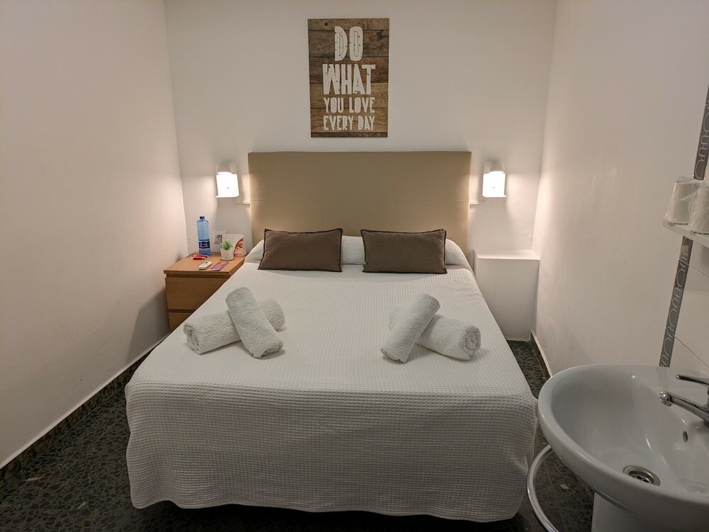 Фото Hostal Alogar