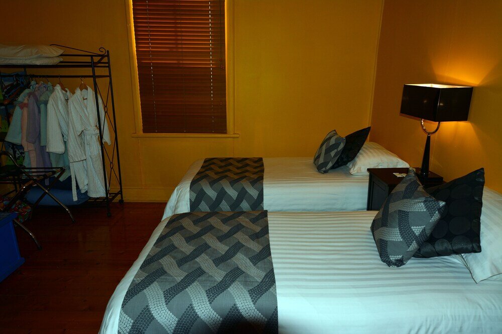 Фото Emaroo Cottages Broken Hill