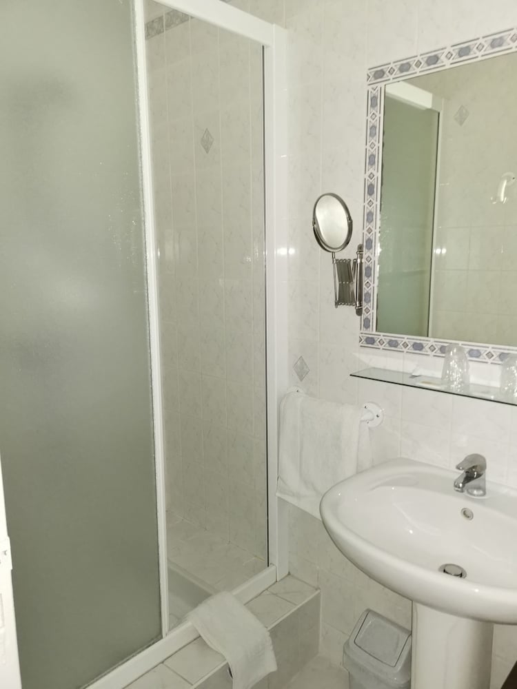 Фото Le Carry Hôtel