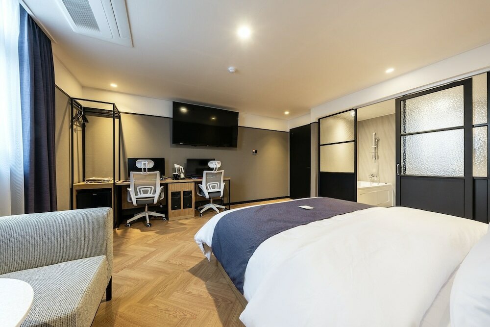 Фото Brown Dot Hotel Suwon