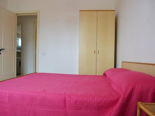 Апартаменты Cosy Apartment Near The Beach With Balcony Pets Allowed