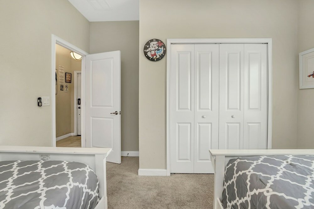 Фото Pool Townhome 5mi to Disney Free Waterpark!