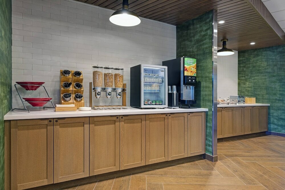 Фото Fairfield Inn & Suites by Marriott Milwaukee Brookfield