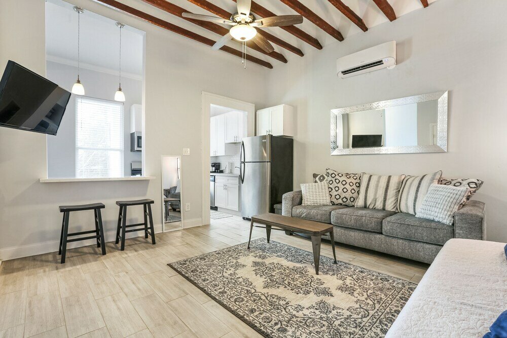 Фото Charming Homes Close to French Quarter