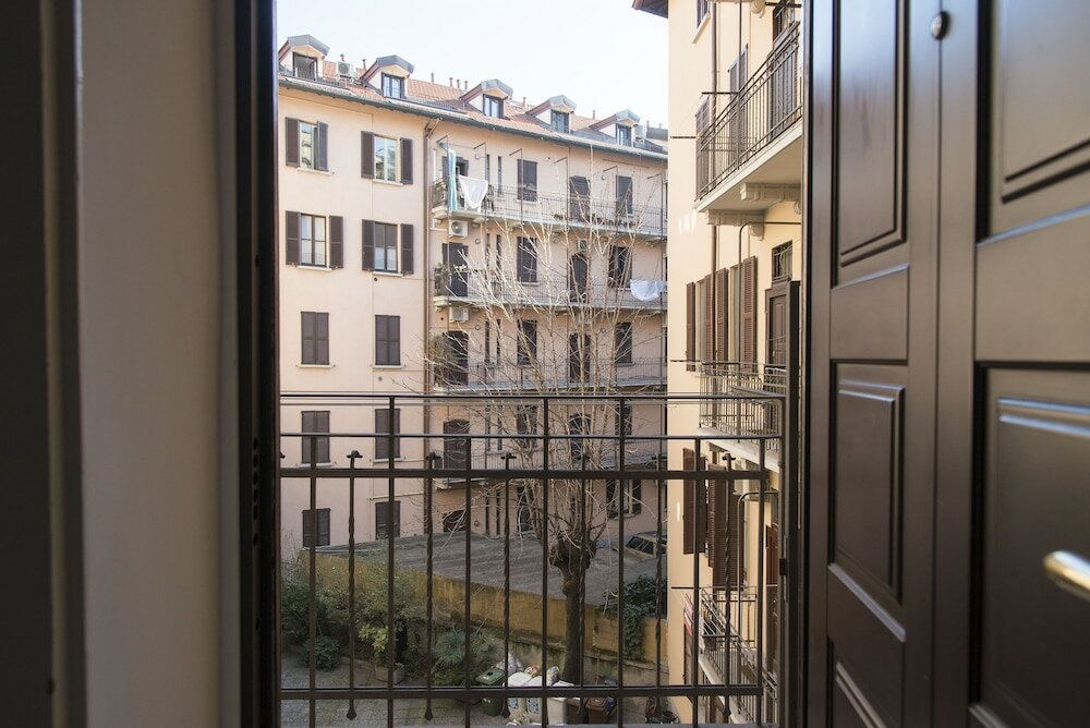 Фото White and Clean Apartment near Metro Mm1