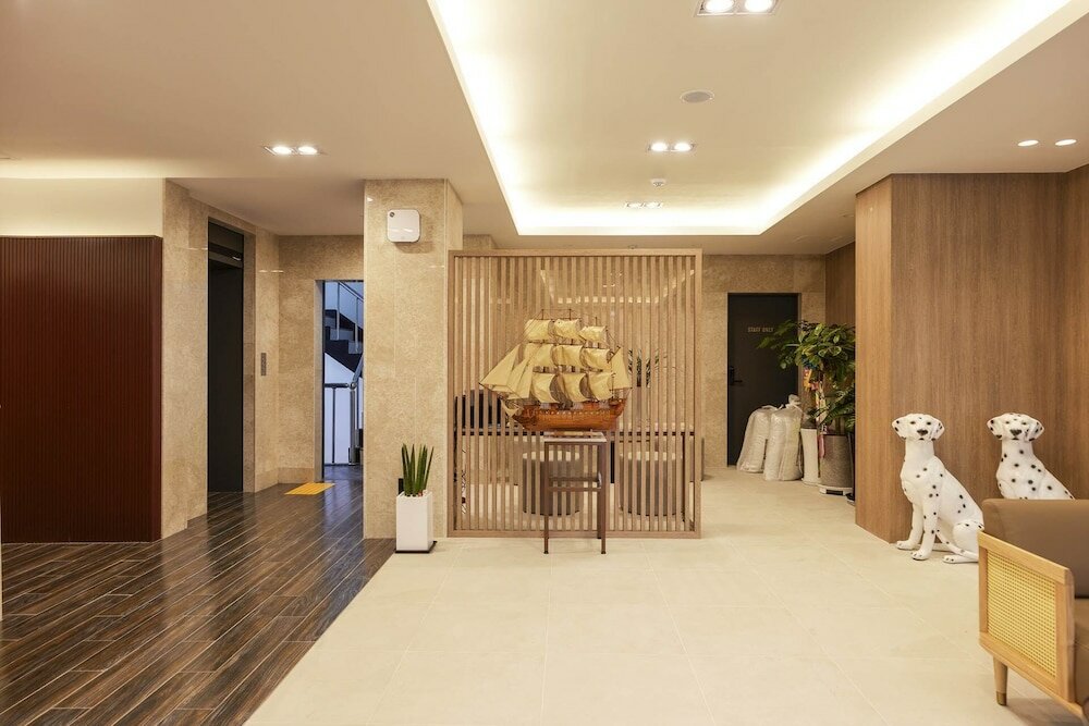 Фото Browndot Hotel Suwon City Hall