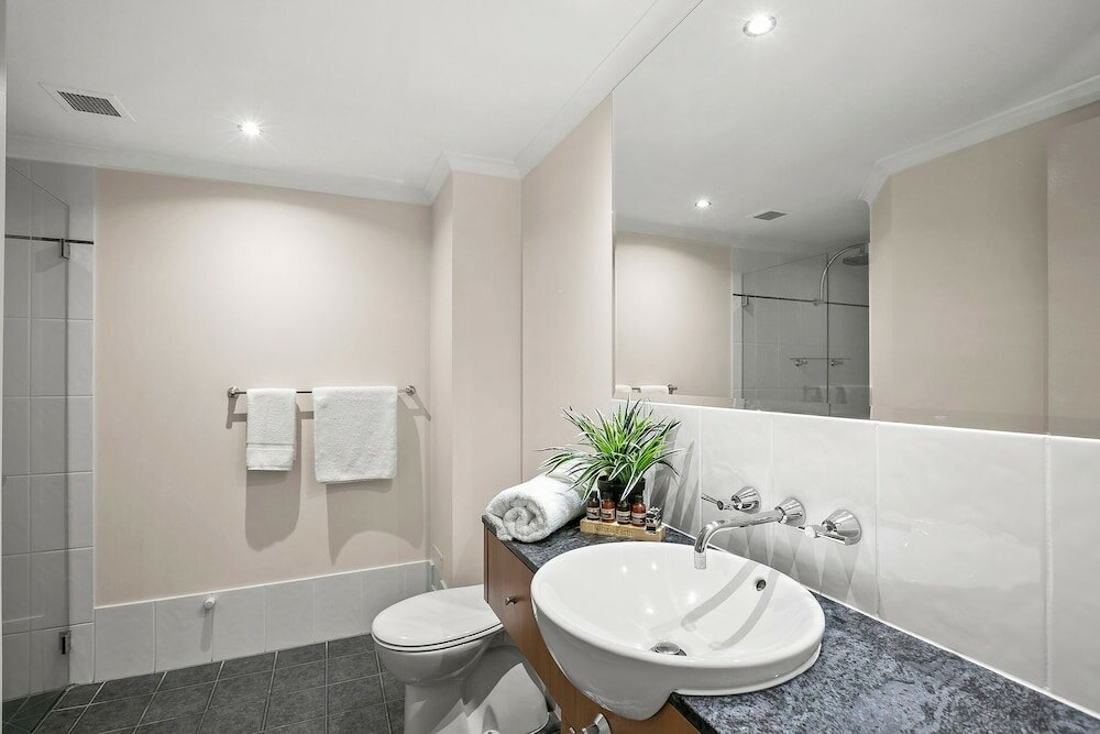 Фото Poolside Apt in Alamanda Beachfront 77