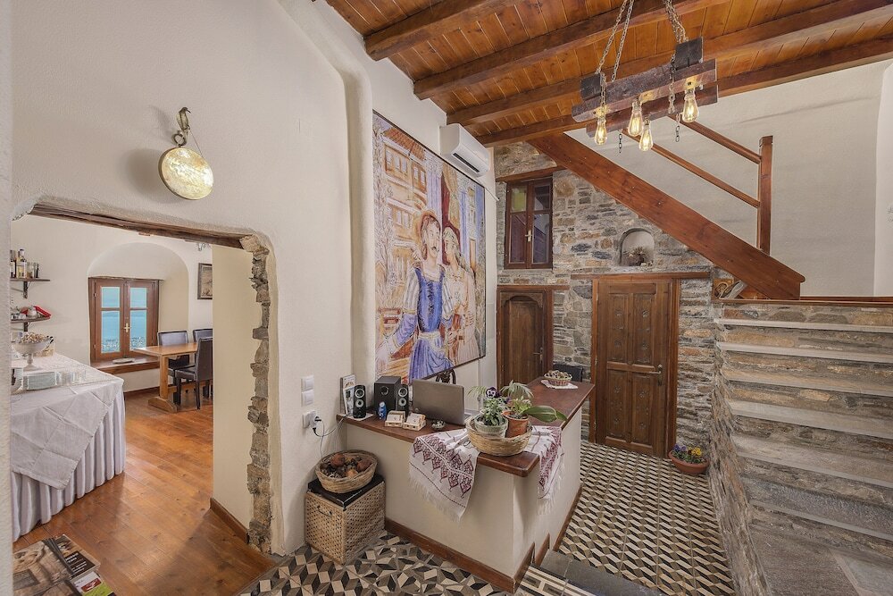 Фото Melanthi Traditional Hotel