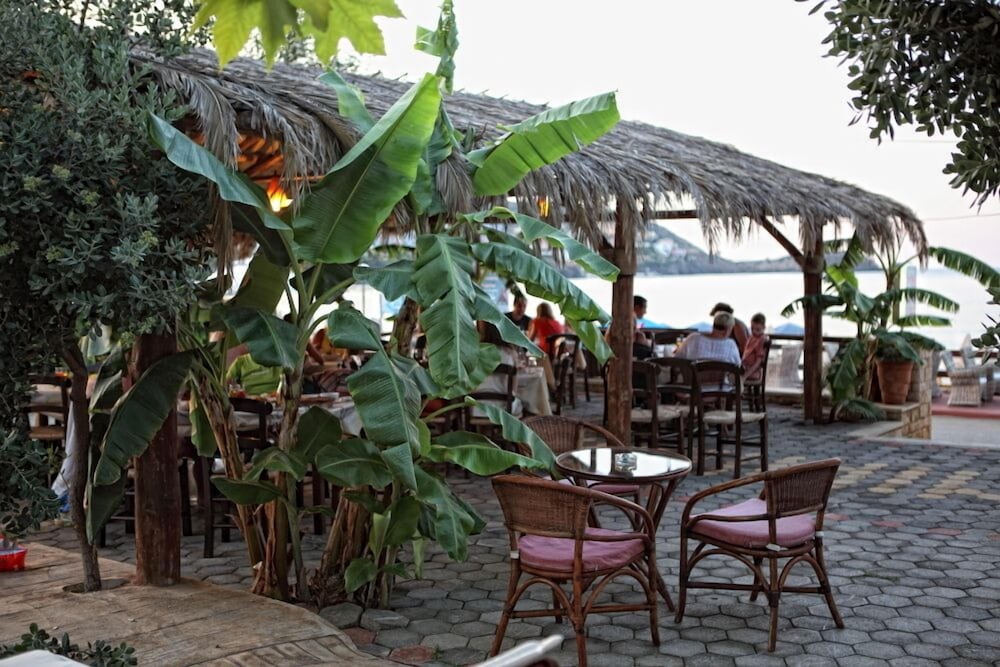 Фото Niriides Beach Hotel