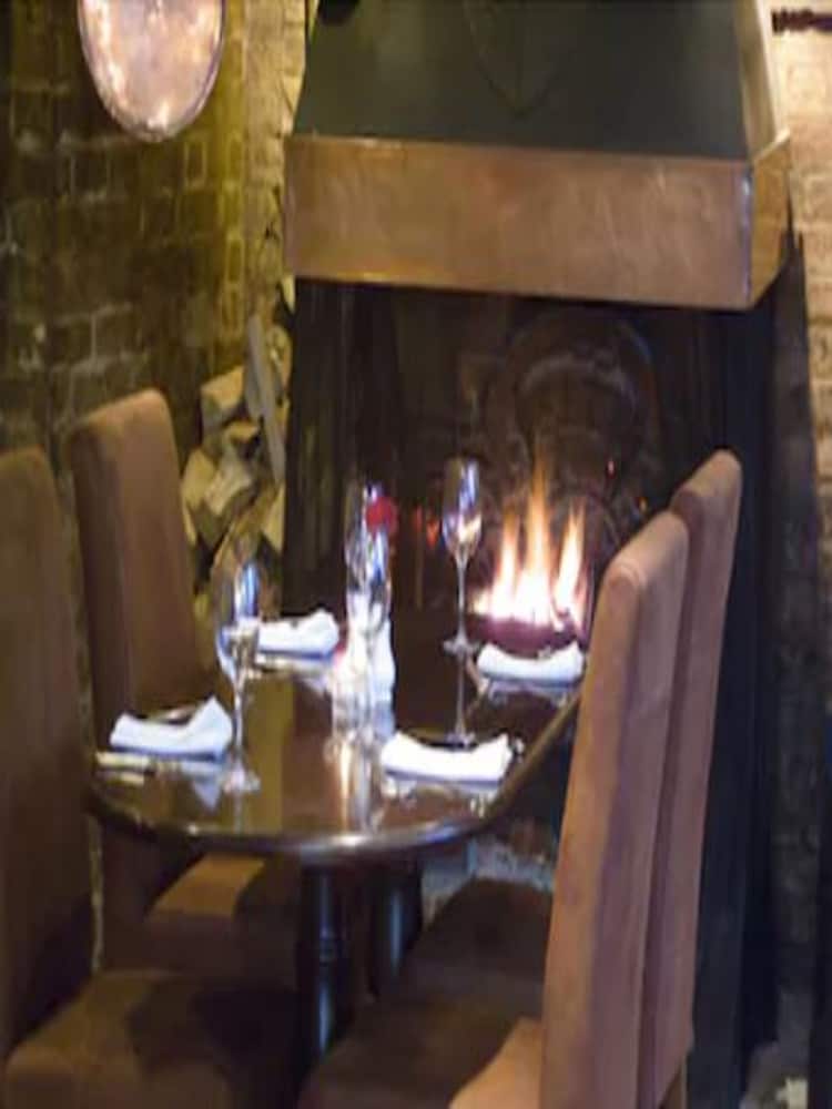 Фото The White Hart Hotel