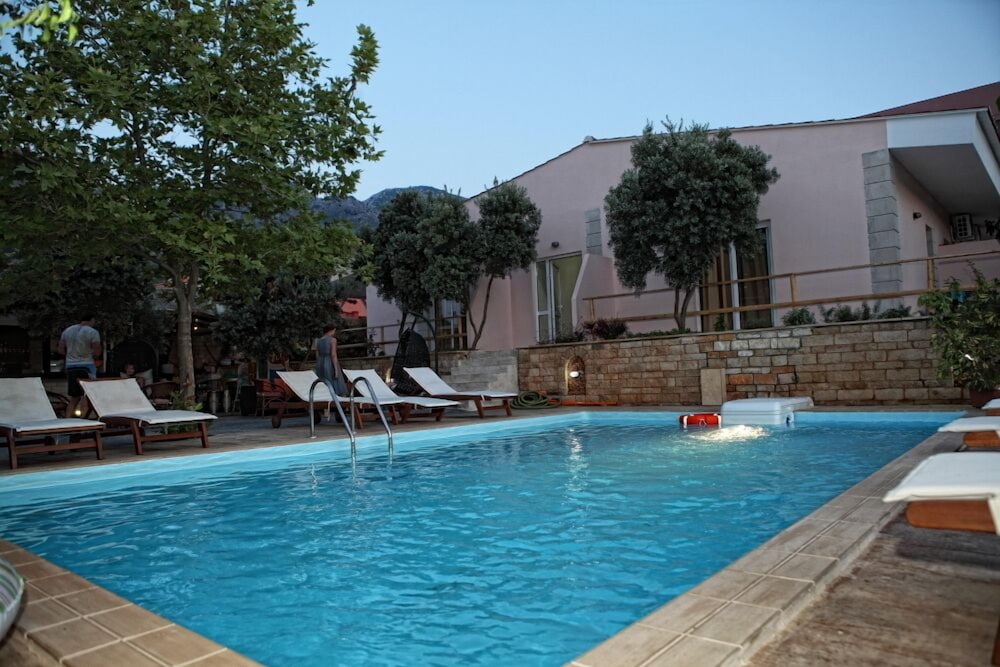 Фото Niriides Beach Hotel