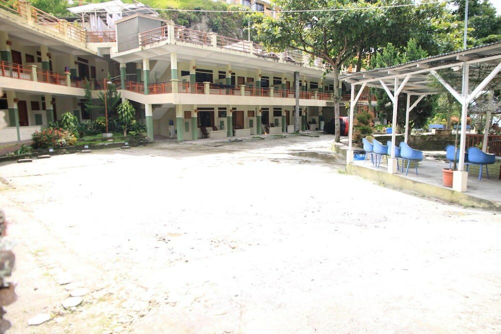 Фото Pandu Lakeside Hotel Parapat - Toba Lake