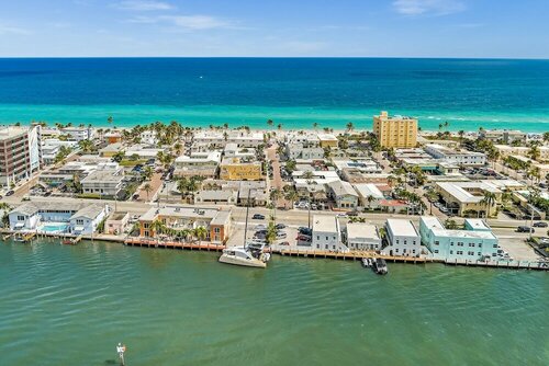 Гостиница Hollywood Beach Swan в Голливуде