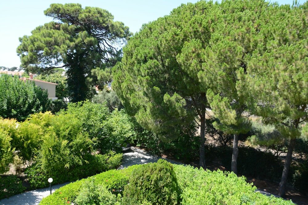 Фото Niki Hotel Apartments