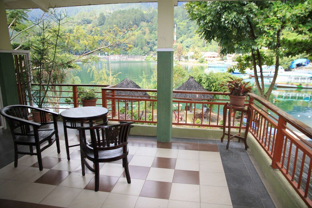 Фото Pandu Lakeside Hotel Parapat - Toba Lake