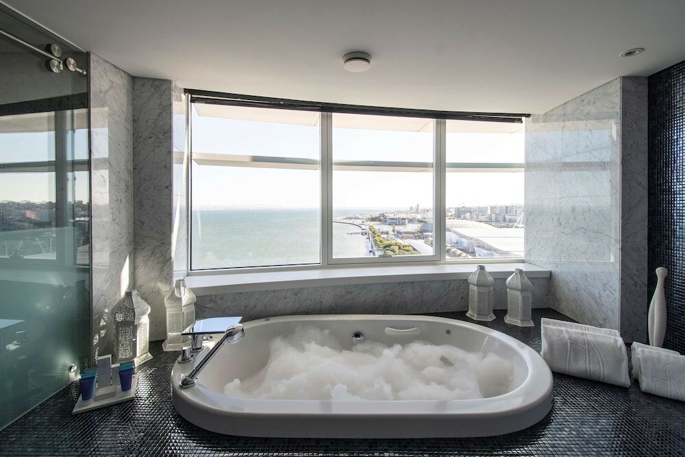 Фото Myriad by Sana Hotels