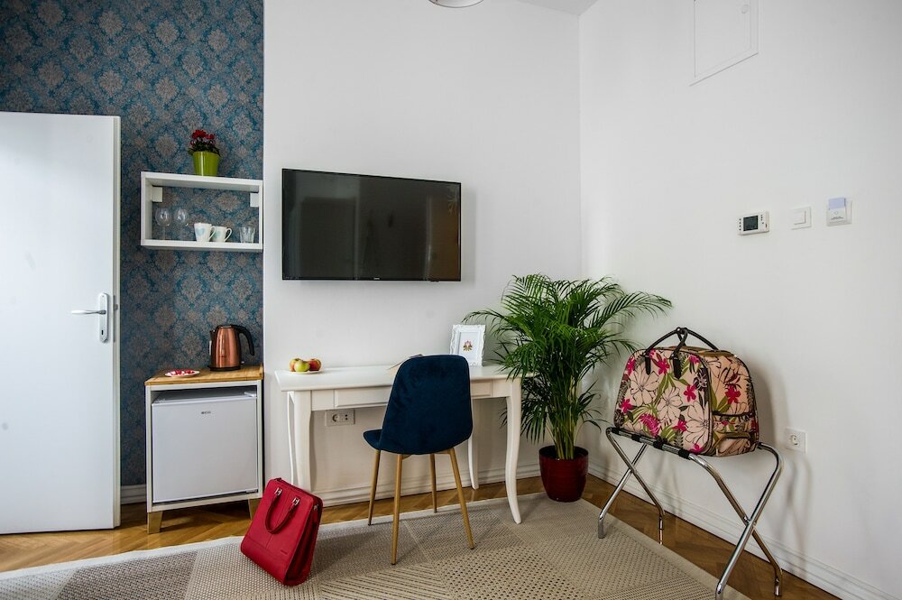 Фото Crown Rooms