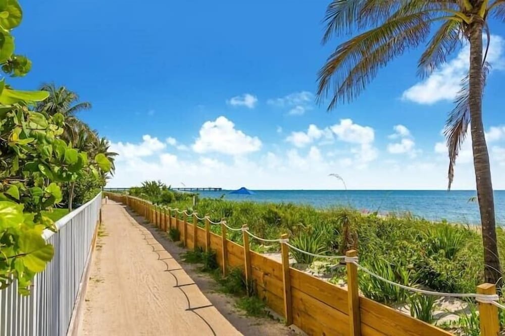 Фото Charming Studio With Bath, Free Parking, Hollywood