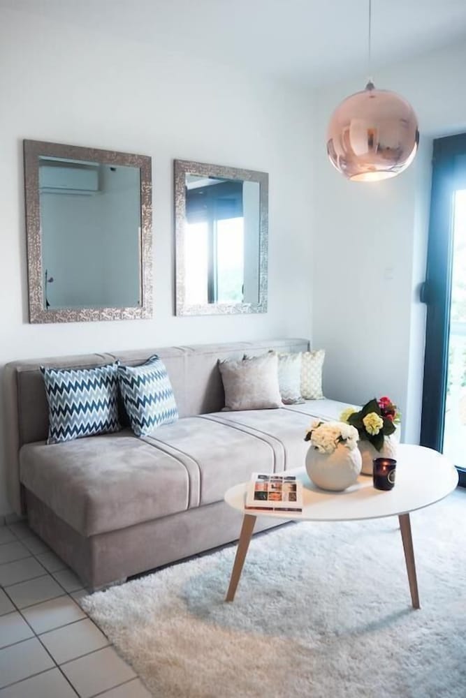 Фото Villa Lotus