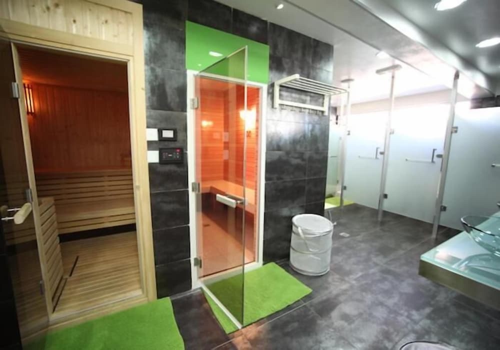 Фото Thomas Apartments