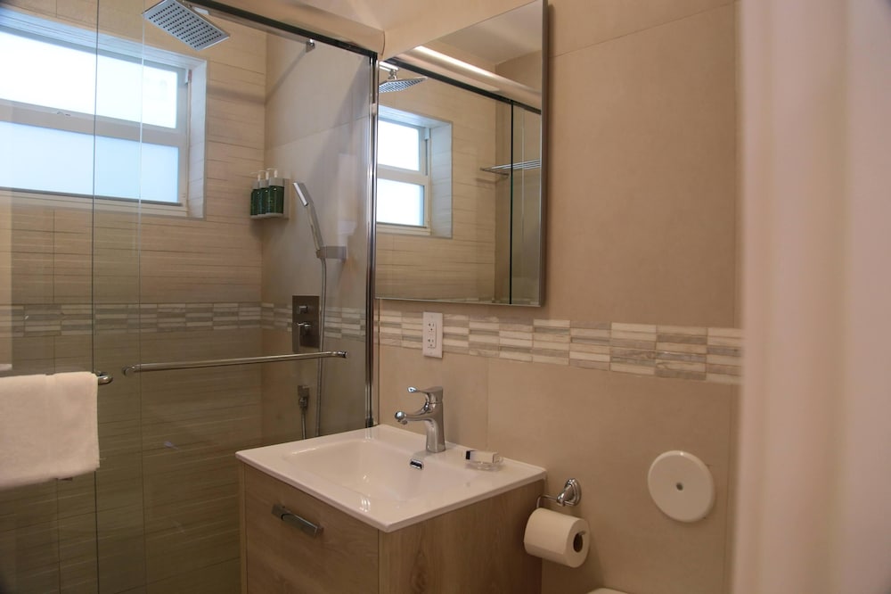 Фото The Diane Oceanfront Suites