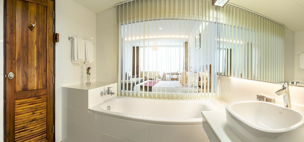 Фото Buri Sriphu Hotel & Convention Centre