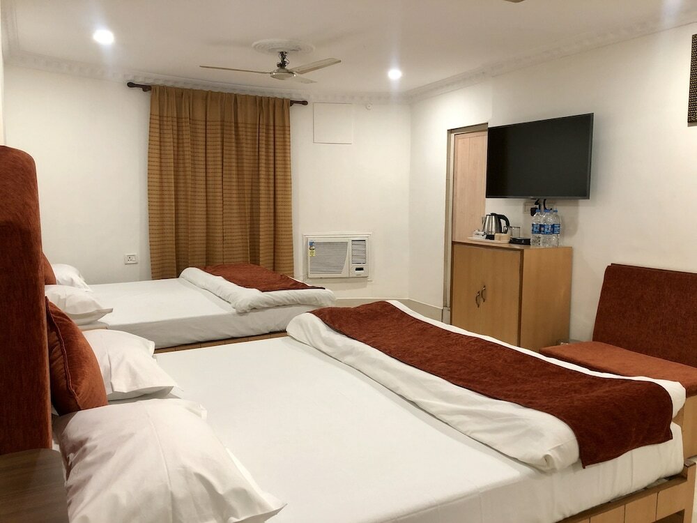 Фото Hotel Saluja