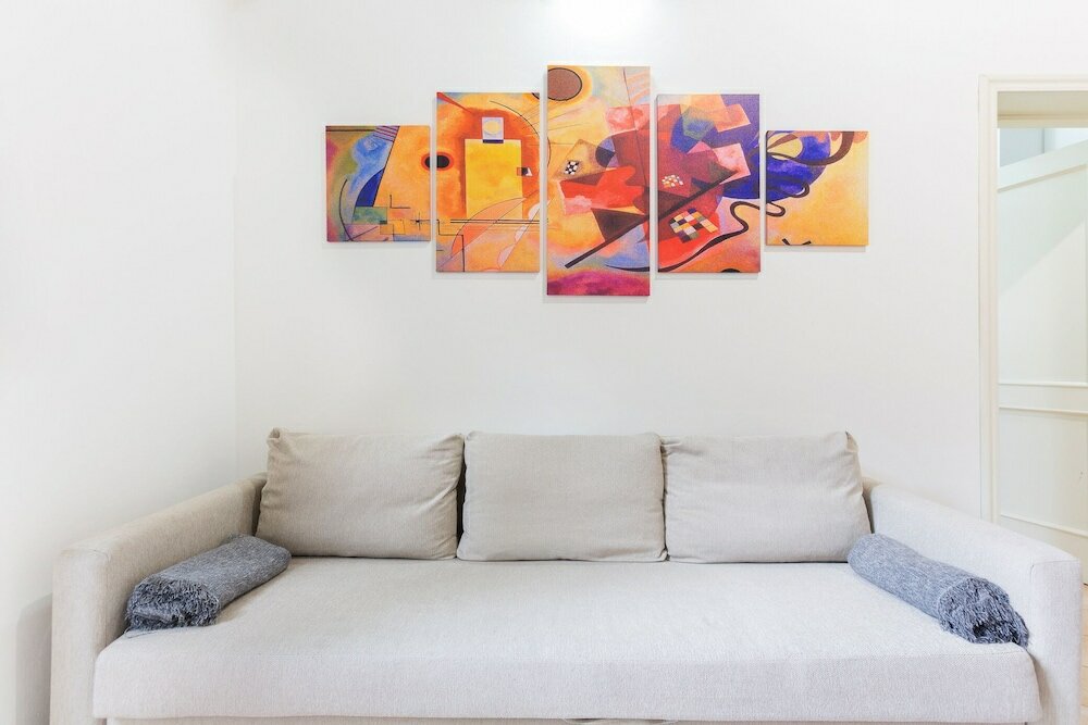 Фото University Apartment con parcheggio e giardino