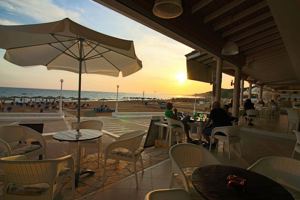 Фото Santa Barbara Lakis Apartments