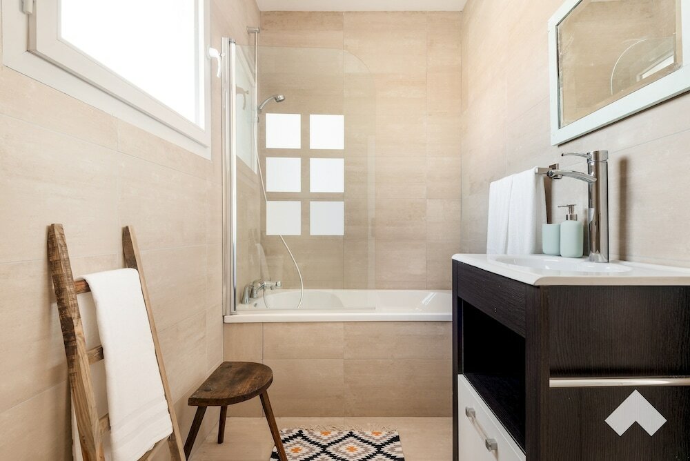 Фото Aguda1 · Aguda's Family House 4bd Parking Barbecue