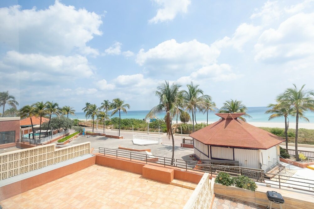 Фото 303 Ocean View Apt Hollywood Beach