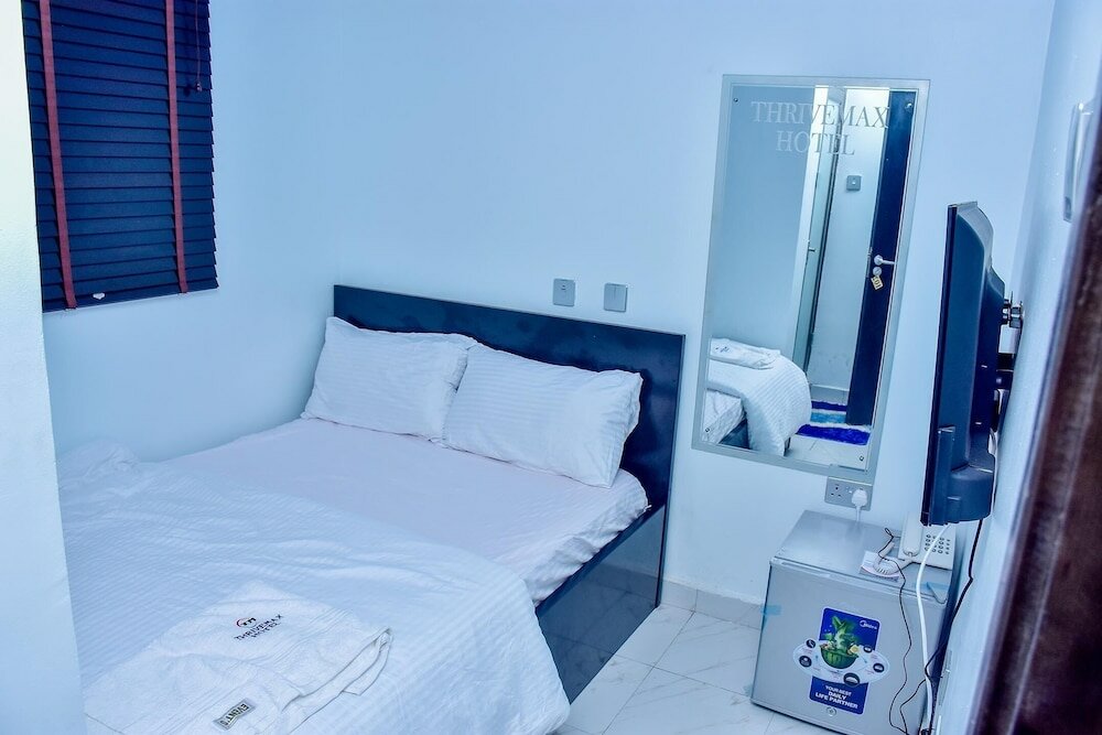 Фото Thrivemax Hotel and Suites