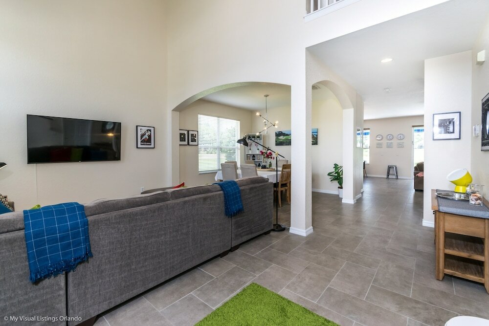 Фото Luxury 5 Bedroom 4 Bath Villa With Bespoke Interi