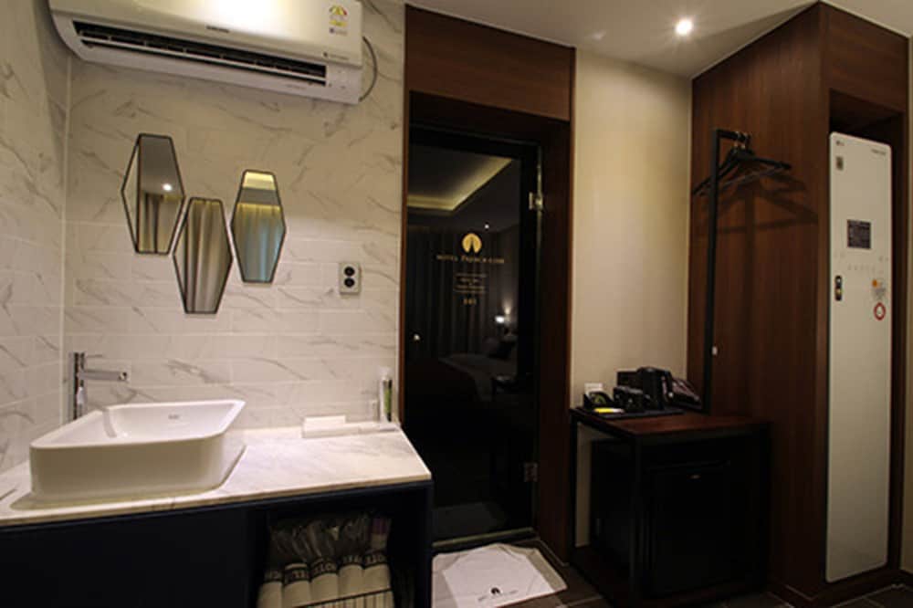 Фото Hotel Frenchcode