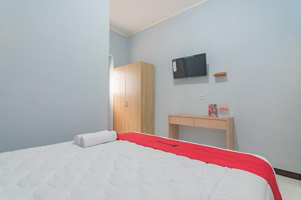 Фото RedDoorz near Alun-Alun Garut