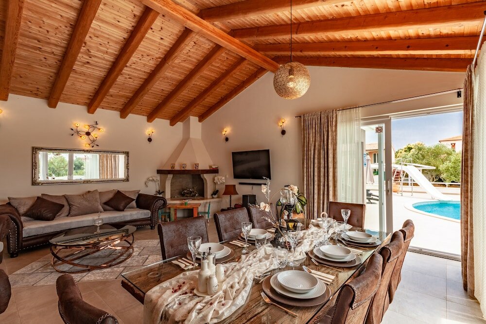 Фото Five bedroom villa Emily with pool