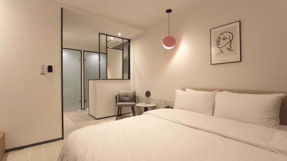 Фото Seven Bricks Hotel